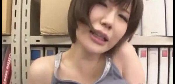  Who is this beautiful japanese JAV actress